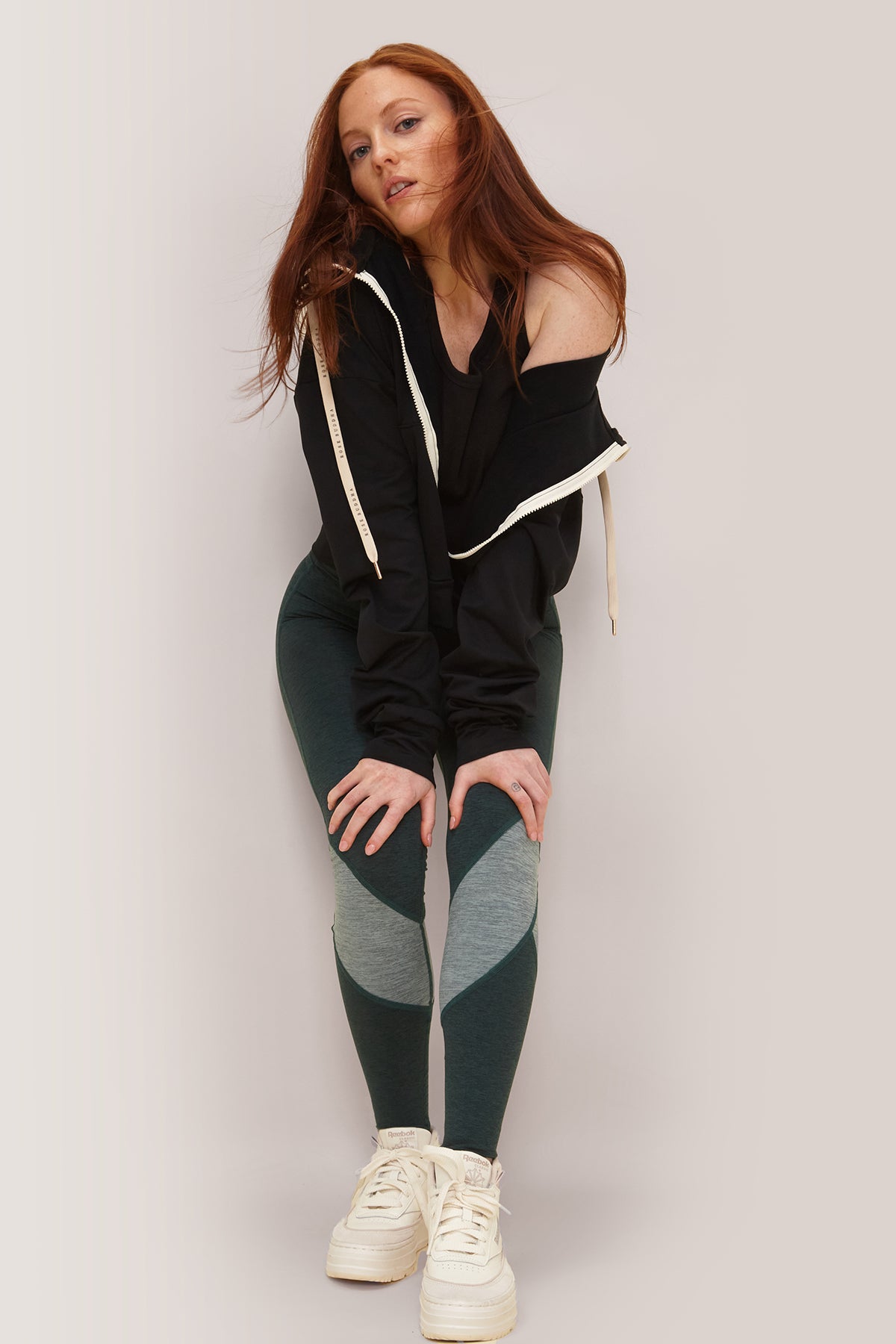 Femme qui porte les leggings Buttery Soft BFF High-Rise Keep Moving de Rose Boreal./ Women wearing the buttery soft BFF high-rise Keep Moving leggings from Rose Boreal. -Fern / Fougère