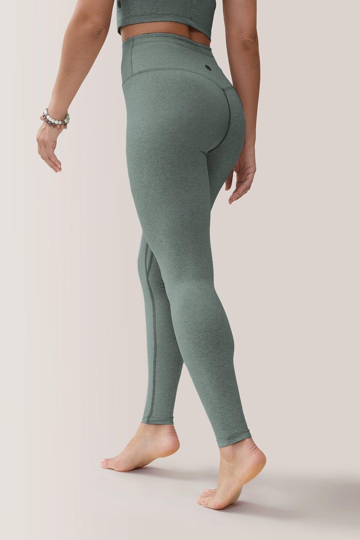 Femme qui porte les leggings taille-haute Buttery Soft BFF de Rose Boreal./ Womean wearing the Buttery Soft BFF High-Rise Legging from Rose Boreal. -Teal / Agave