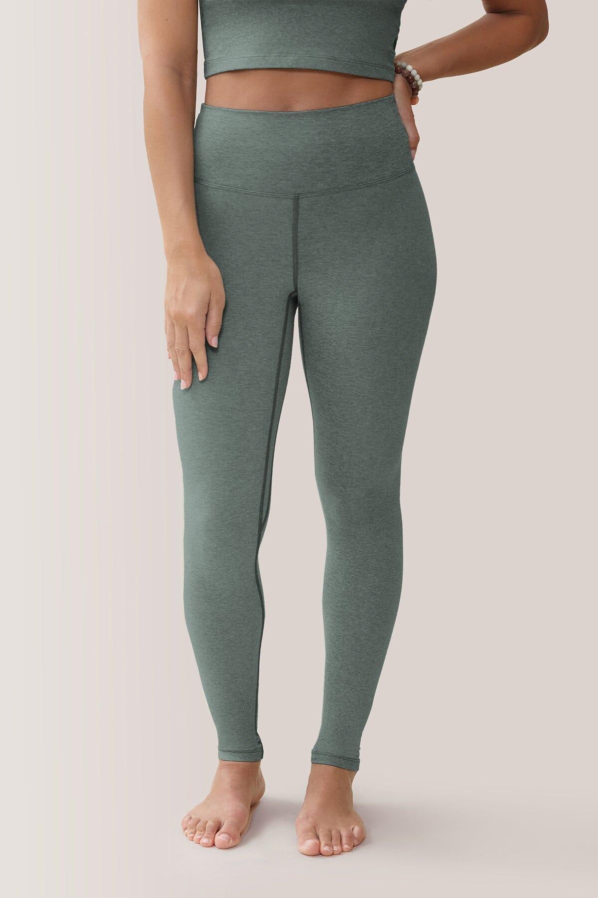 Femme qui porte les leggings taille-haute Buttery Soft BFF de Rose Boreal./ Womean wearing the Buttery Soft BFF High-Rise Legging from Rose Boreal. -Teal / Agave