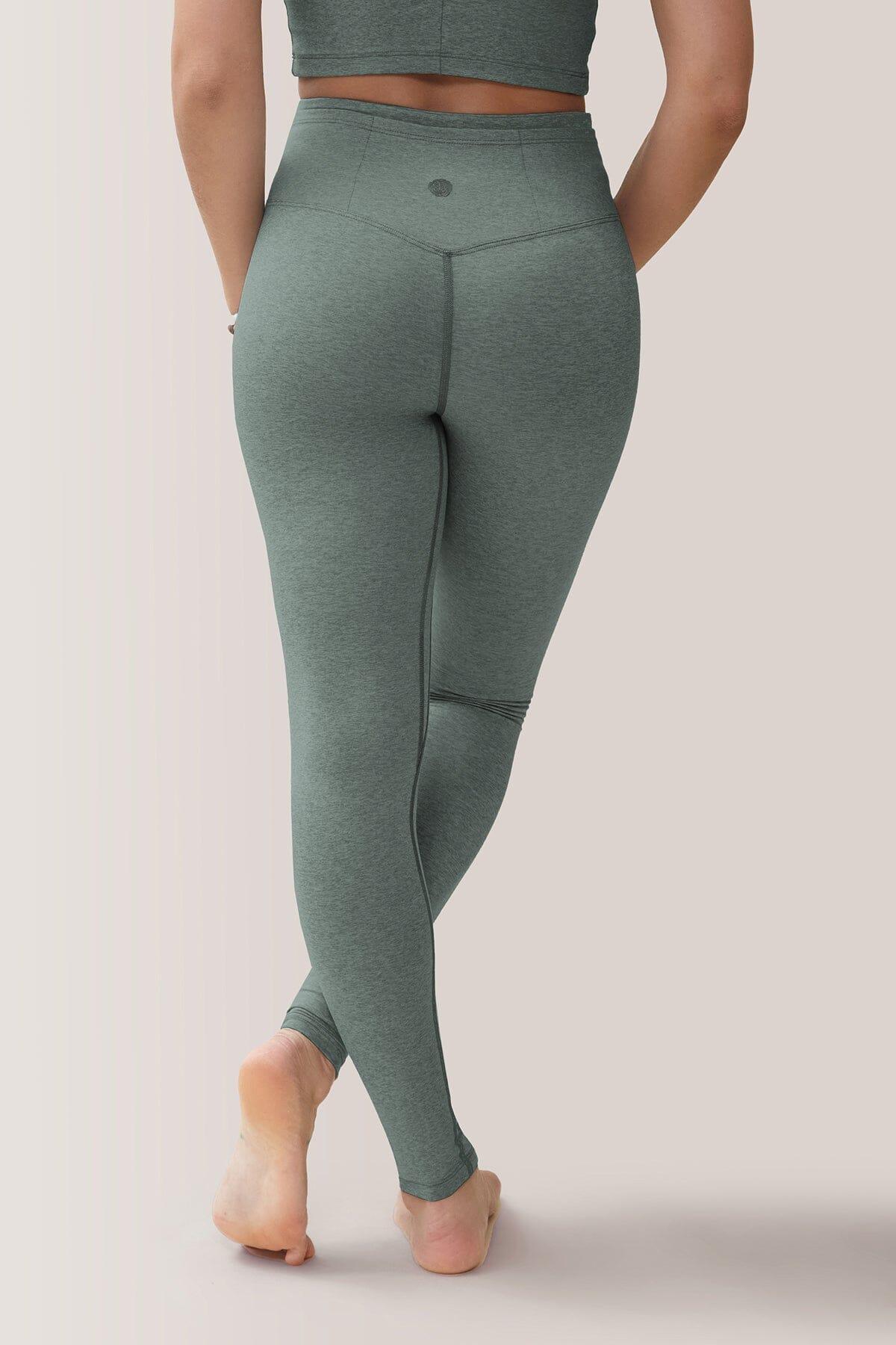 Femme qui porte les leggings taille-haute Buttery Soft BFF de Rose Boreal./ Womean wearing the Buttery Soft BFF High-Rise Legging from Rose Boreal. -Teal