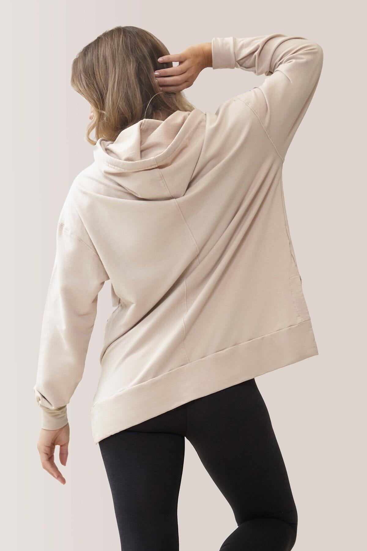 Femme qui porte le chandail Chill out de Rose Boreal./ Women wearing the Chill Out Hoodie by Rose Boreal. -Sand Beige