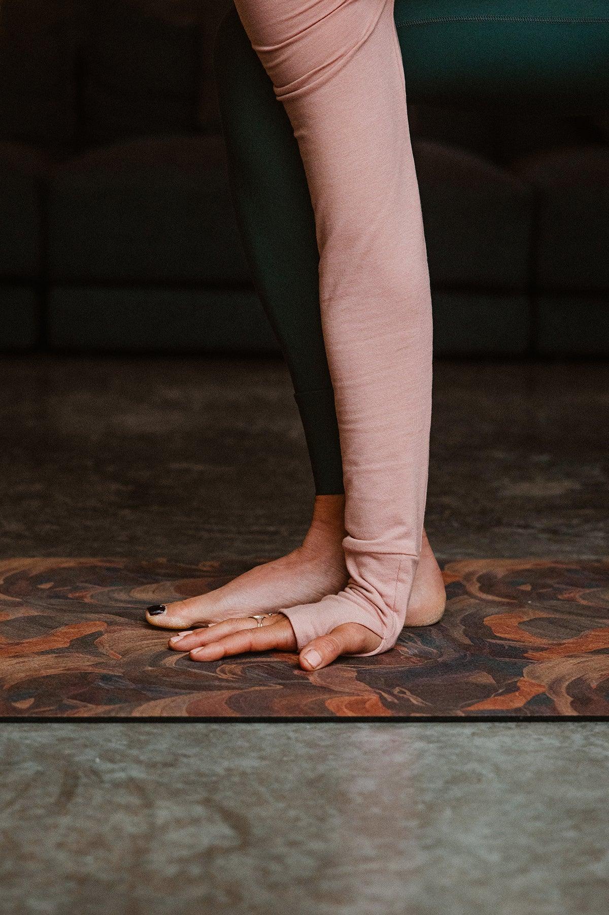 Tapis de yoga par Rose Boreal./ Eco-Friendly Cork Yoga Mat by Rose Boreal. -Canyon