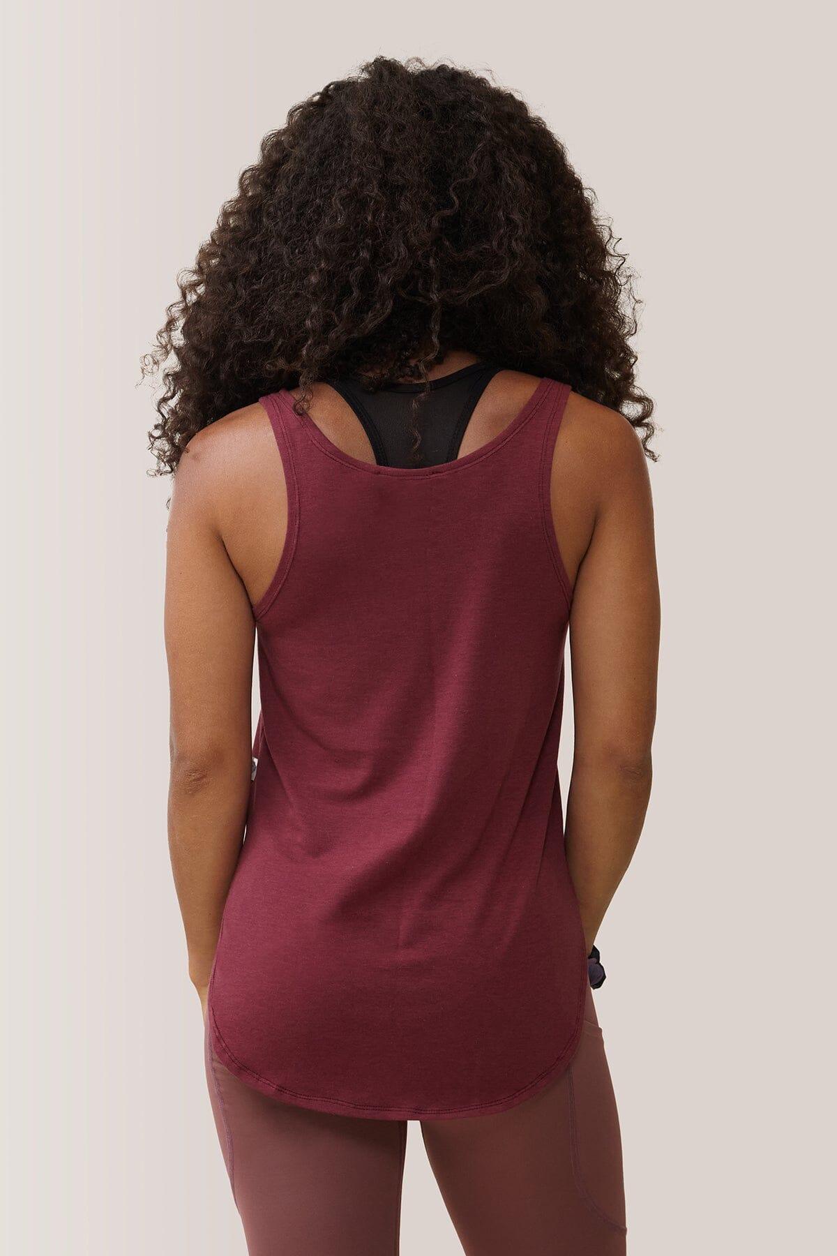 Femme qui porte la camisole Hello Gorgeous! de Rose Boreal./ Women wearing the Hello Gorgeous! Tank Top from Rose Boreal. -Cassis