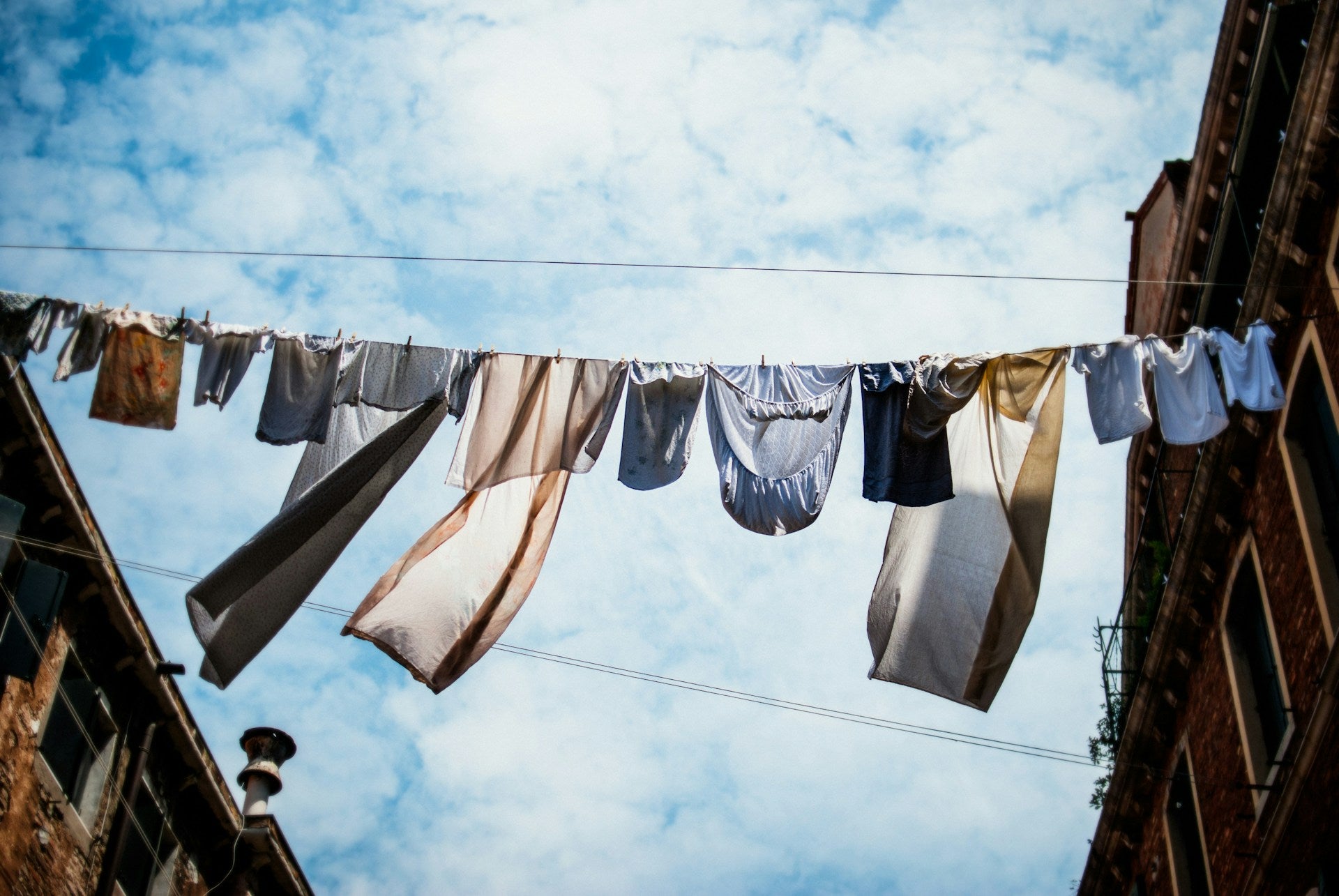 How to maintain and prolong the longevity of your sports clothes - Rose Boreal