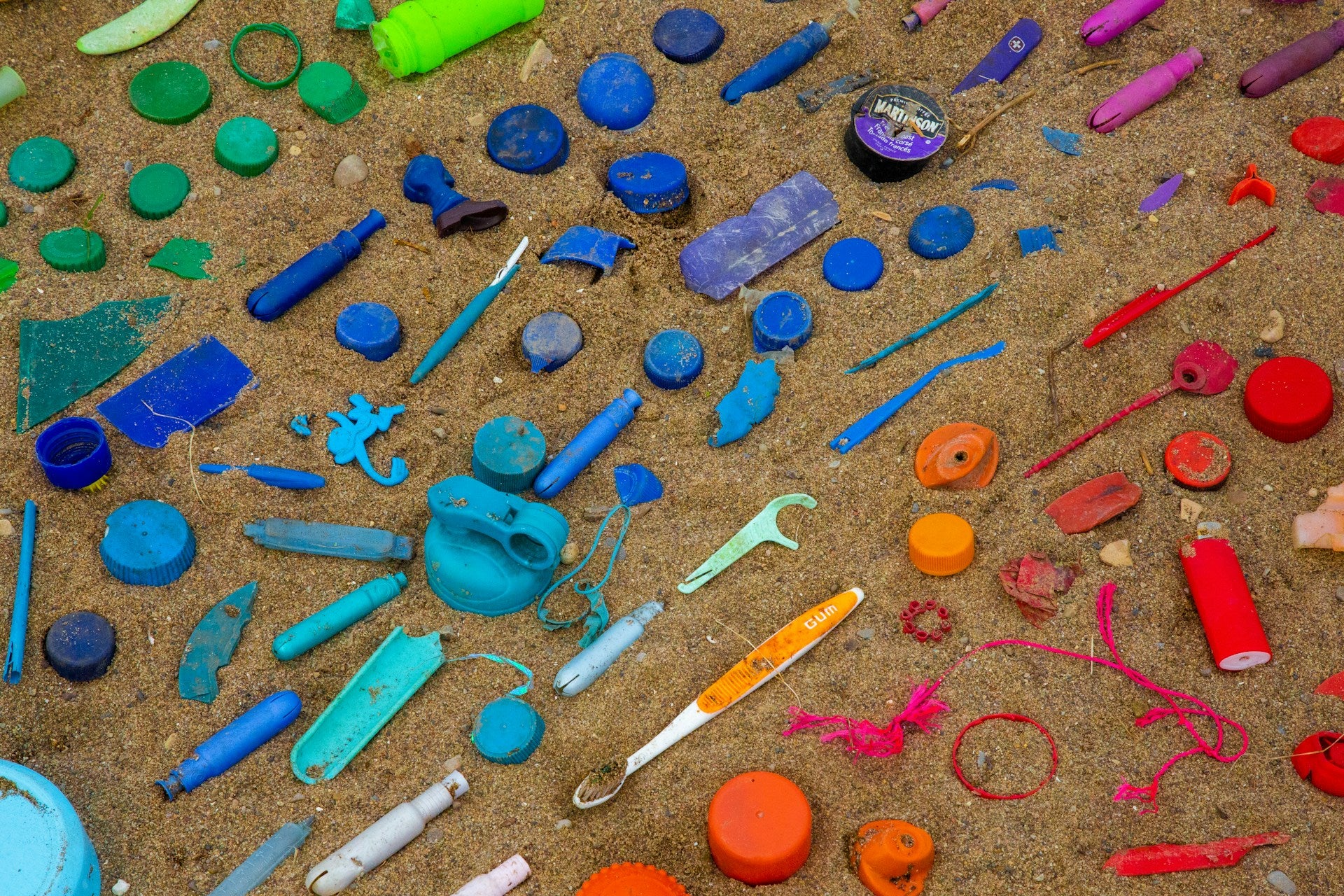 Our Tips on How to Reduce Plastic Microparticles in Our Oceans - Rose Boreal