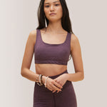Women wearing the Life's good Sports Bra 
by Rose Boreal - Eggplant / Femme qui porte le Soutien-gorge La Vie est belle de Rose Boreal - Aubergine