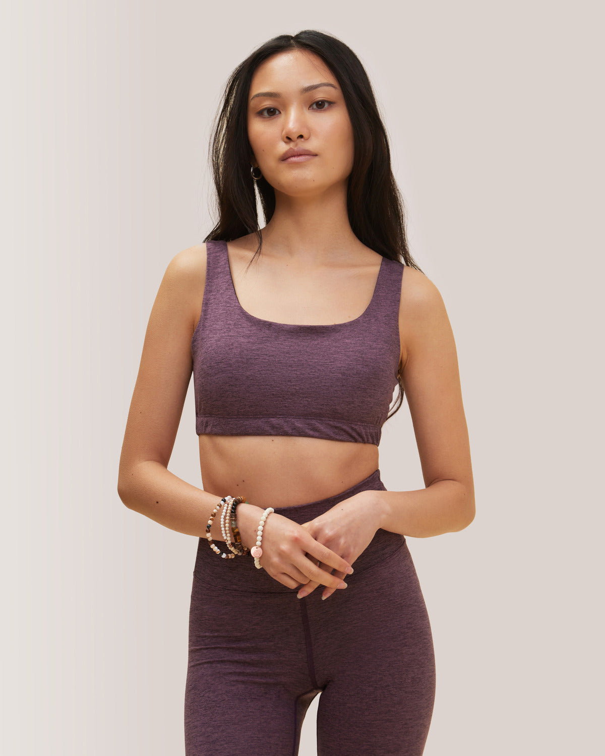 Women wearing the Life's good Sports Bra 
by Rose Boreal - Eggplant / Femme qui porte le Soutien-gorge La Vie est belle de Rose Boreal - Aubergine