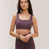 Women wearing the Life's good Sports Bra 
by Rose Boreal - Eggplant / Femme qui porte le Soutien-gorge La Vie est belle de Rose Boreal - Aubergine