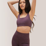 Women wearing the Life's good Sports Bra 
by Rose Boreal - Eggplant / Femme qui porte le Soutien-gorge La Vie est belle de Rose Boreal - Aubergine