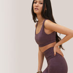 Women wearing the Life's good Sports Bra 
by Rose Boreal - Eggplant / Femme qui porte le Soutien-gorge La Vie est belle de Rose Boreal - Aubergine