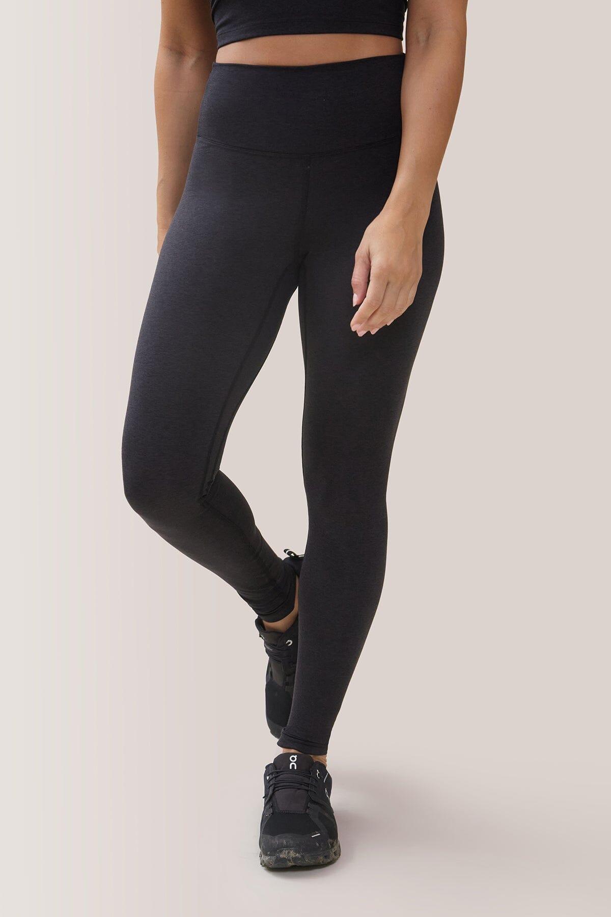 Femme qui porte les leggings taille-haute Buttery Soft BFF de Rose Boreal./ Womean wearing the Buttery Soft BFF High-Rise Legging from Rose Boreal. -Total Eclipse